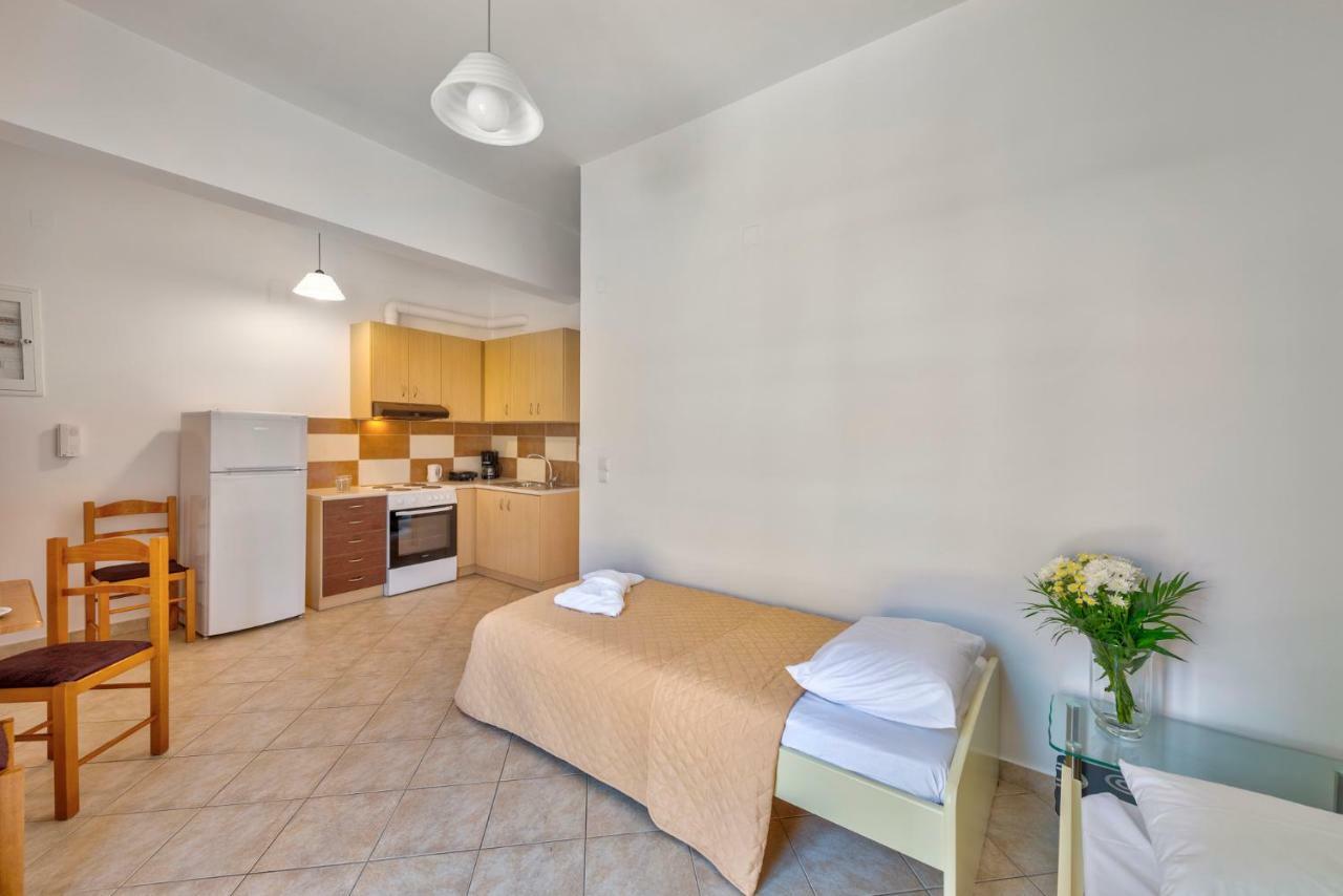 Ethrionplus Two Rooms Apartments Balconies 100 M From The Port Ermoupoli Exterior photo